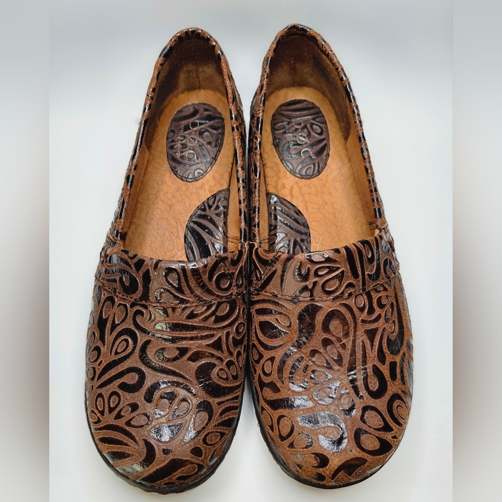 BOC Born peggy clog size 7  brown